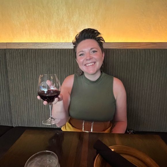 Meet your Posher, Dani - Picture 2 of 4